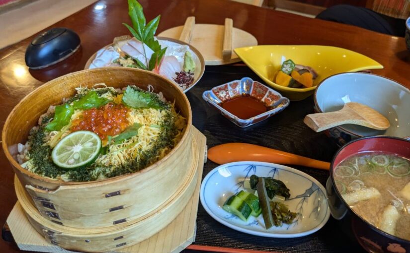 No.114 新潟県西蒲原郡弥彦村の割烹「吉田屋」で一級の米と酒を舌鼓しながら、故郷のない漂流オジサンは郷土というものの良さを噛みしめるのだった。