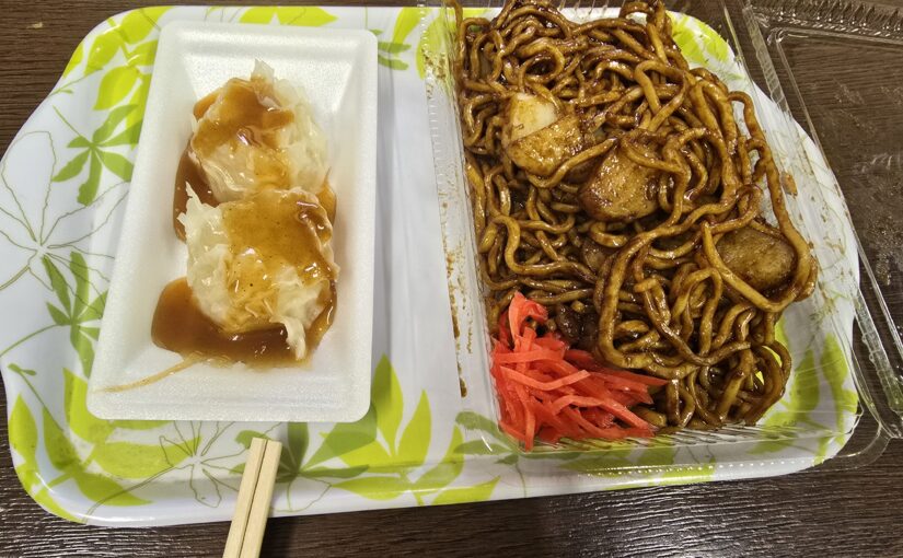No.120 栃木県足利市富町鑁阿寺境内の「大日茶屋」のポテト焼きそばと足利シュウマイを食べながら『太平記』の世界に思いを馳せ、大日如来のご加護をいただくのであった（足利日帰り旅①）。